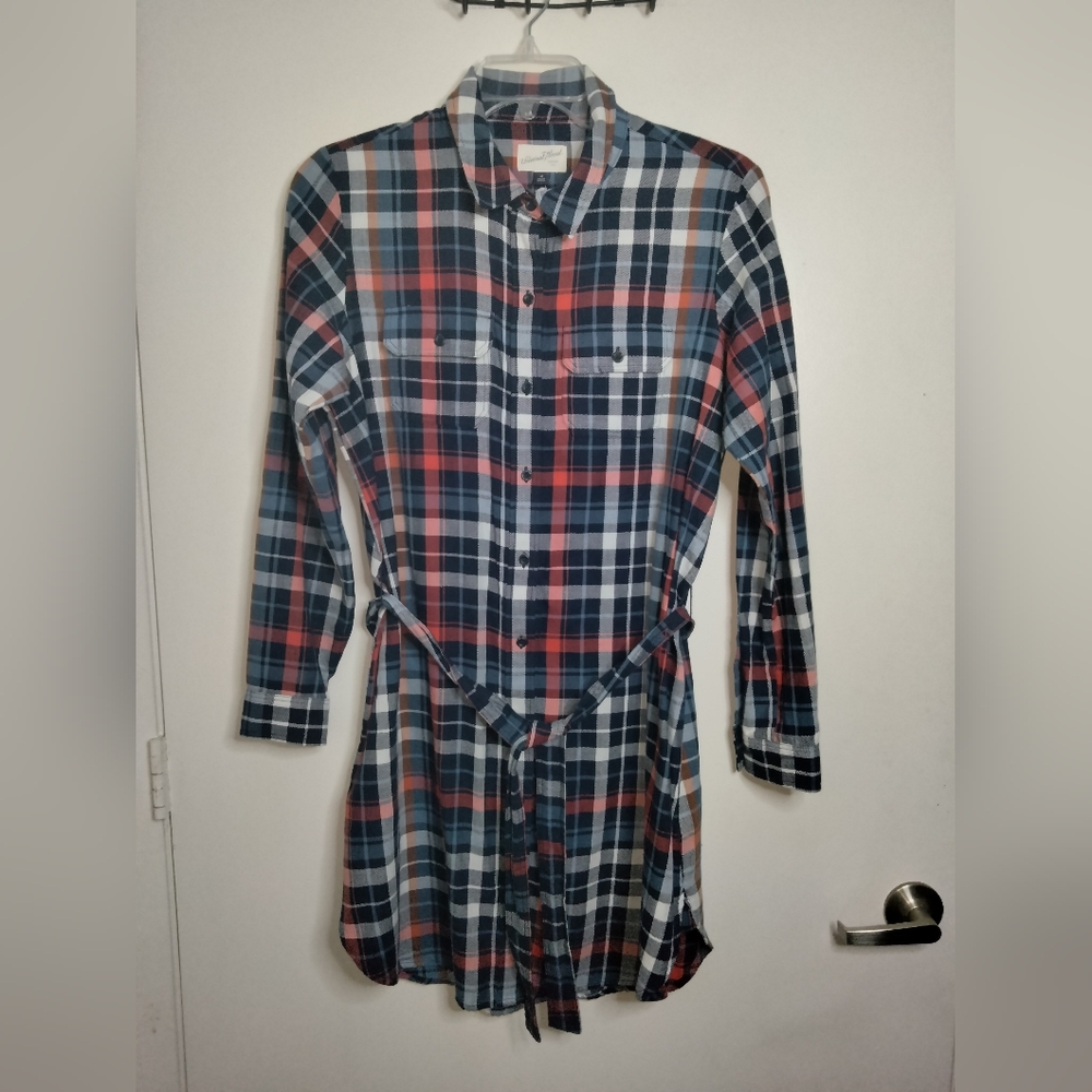 Universal Thread (Size M) Plaid Button Down LS Be… - image 1